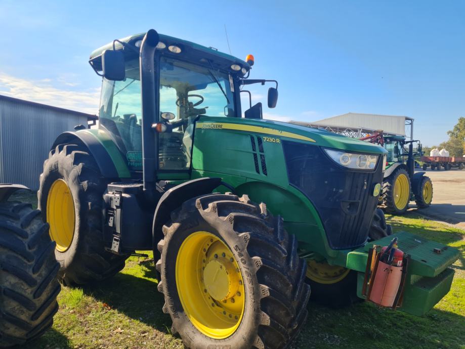 John Deere 7230R