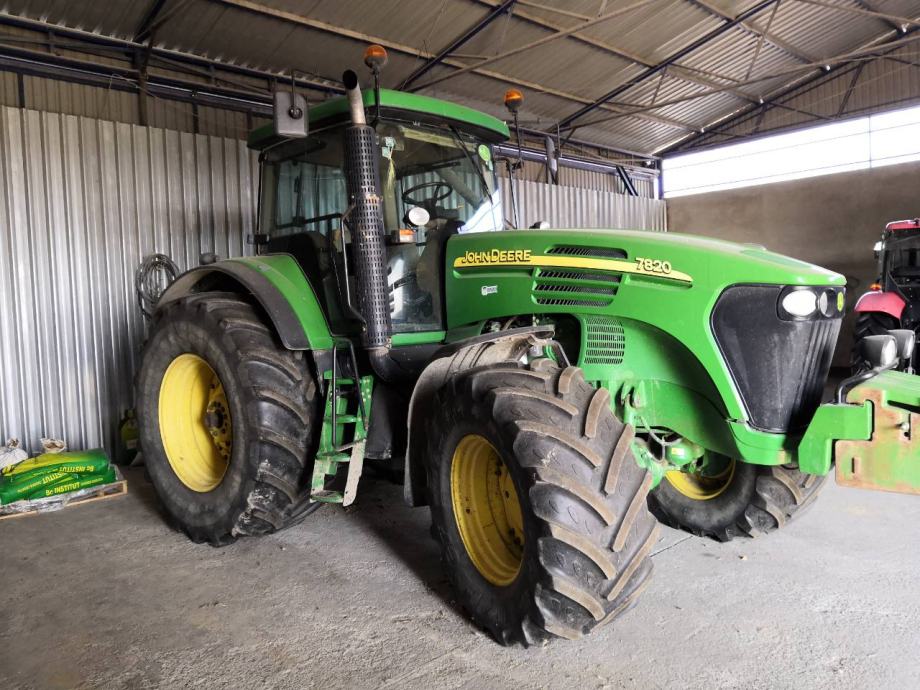 JOHN DEERE 7820