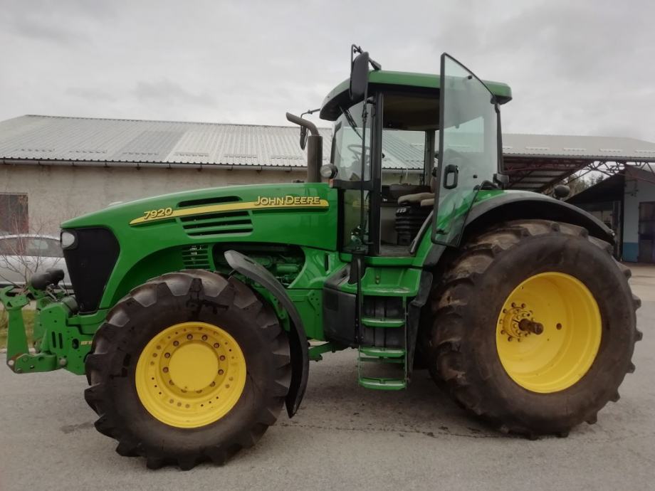 John Deere 7920