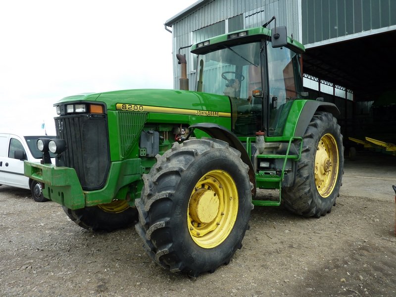 John Deere 8200