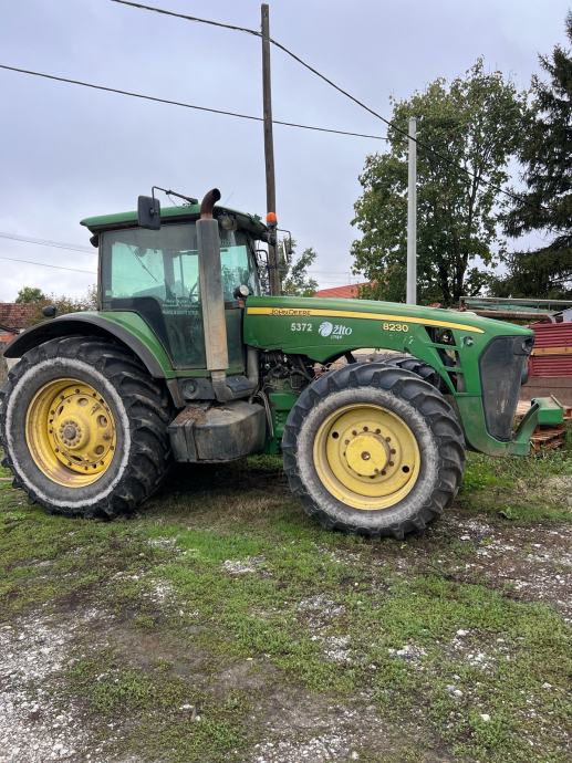 John Deere 8230 neispravan