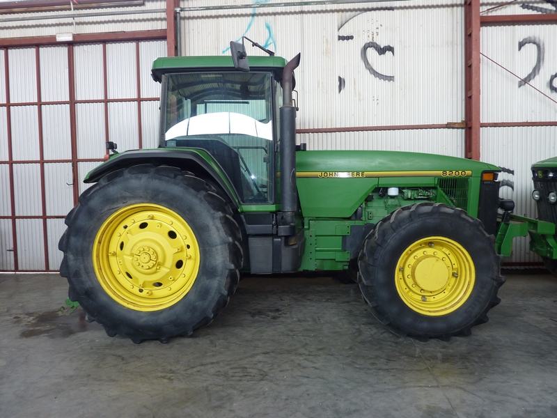 John Deere 8200