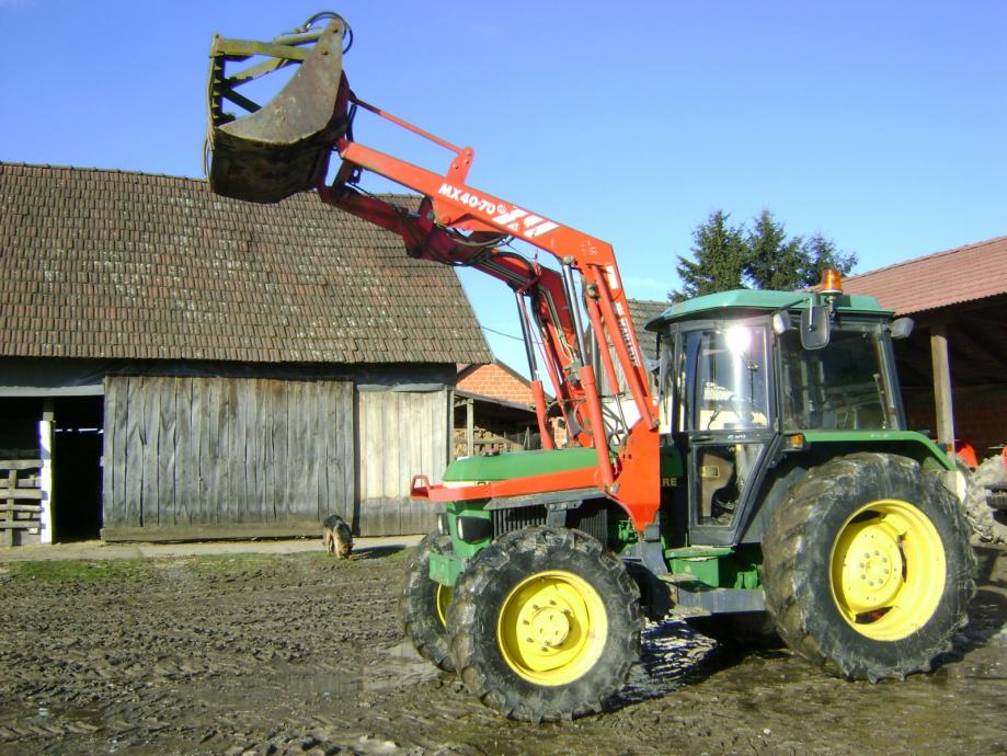 John Deere 2250 1992 GODINA SA PREDNJIM UTOVARIVAČEM KAO NOV!!