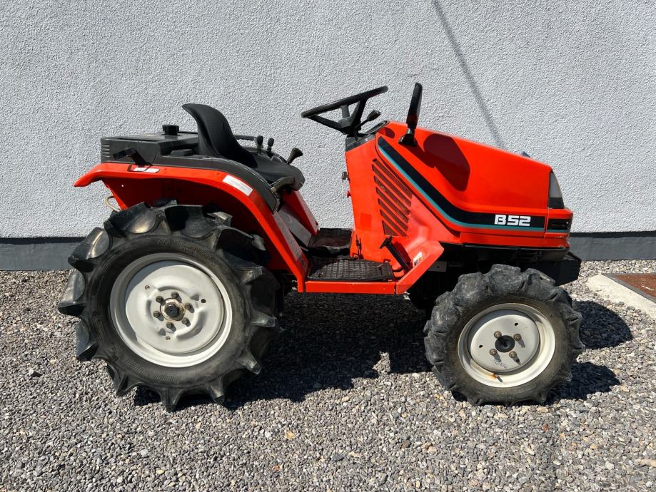 Traktor Kubota B52 4x4