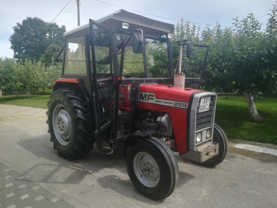 Massey Ferguson 255