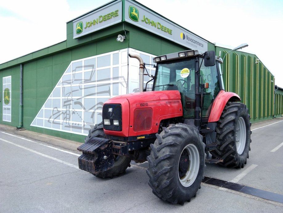 Massey Ferguson 8210