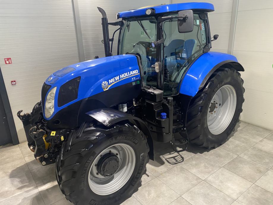 New Holland T7-210