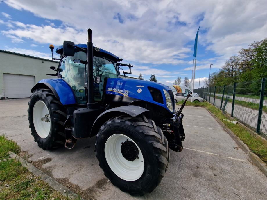 New holland T7235