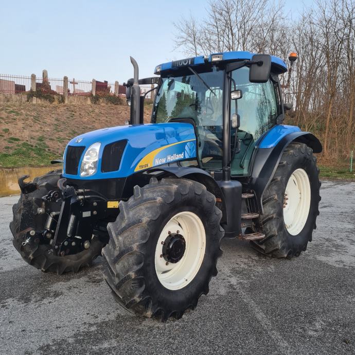 New Holland TS125A