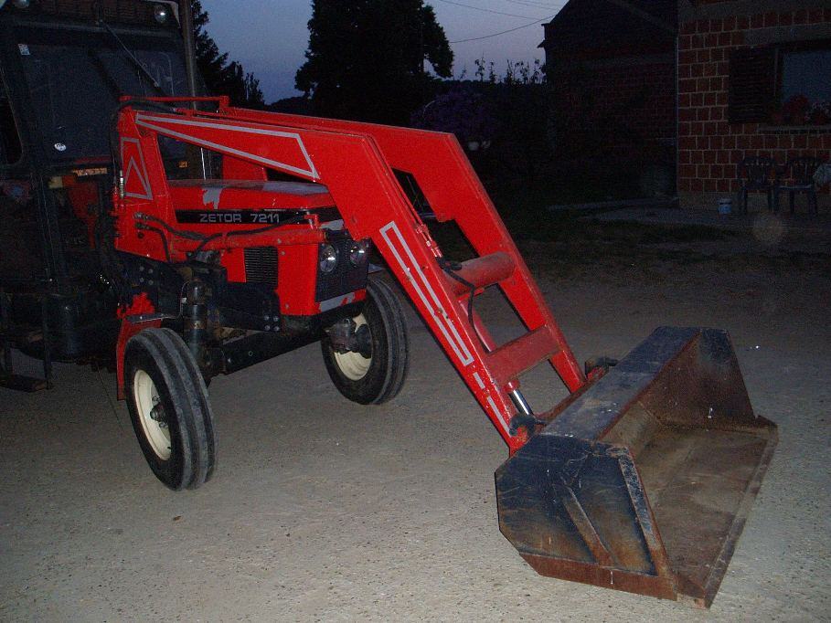 Prednji utuvarivač za traktor zetor