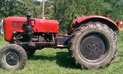 Prodajem traktor Fahr