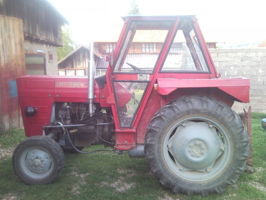 PRODAJEM TRAKTOR IMT 542