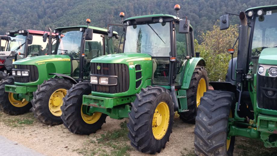 PRODAM TRAKTOR JOHN DEERE 6130 - 85 KONJA - 40 KM/H - KLIMA - POVOLJNO