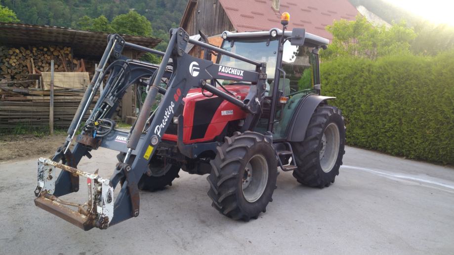 PRODAM TRAKTOR MASSEY FERGUSON 2440 ST SA UTOVARIVAČEM FAUCHEUX