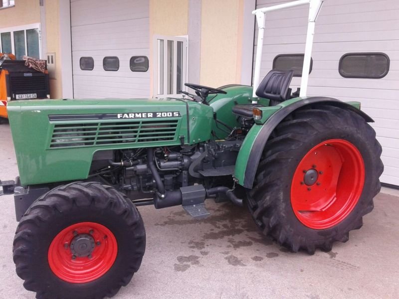 Traktor Fendt Farmer 200 S