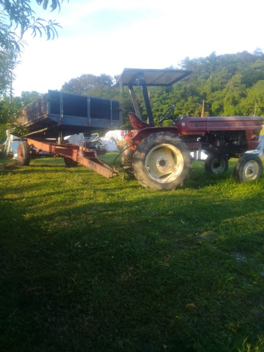 Traktor Fiat štore 302 sa prikolicom kiper