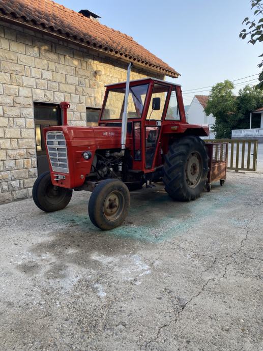 Traktor IMT560
