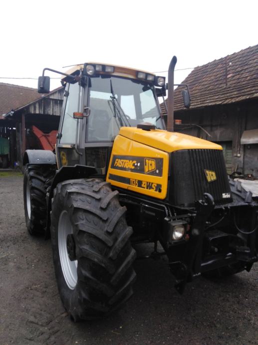 Traktor JCB