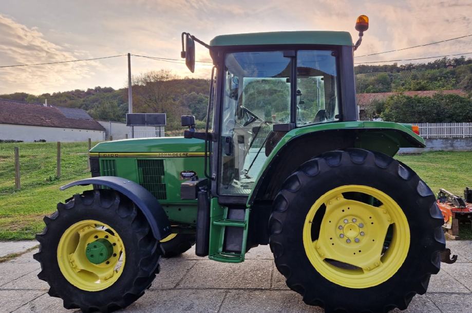 Traktor John Deere 6100