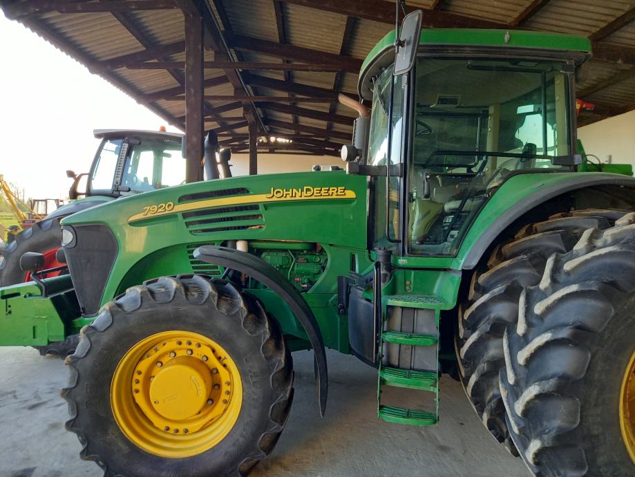 Traktor John Deere 7920 7830