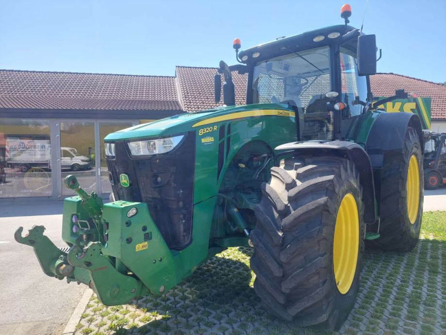 TRAKTOR JOHN DEERE 8320R