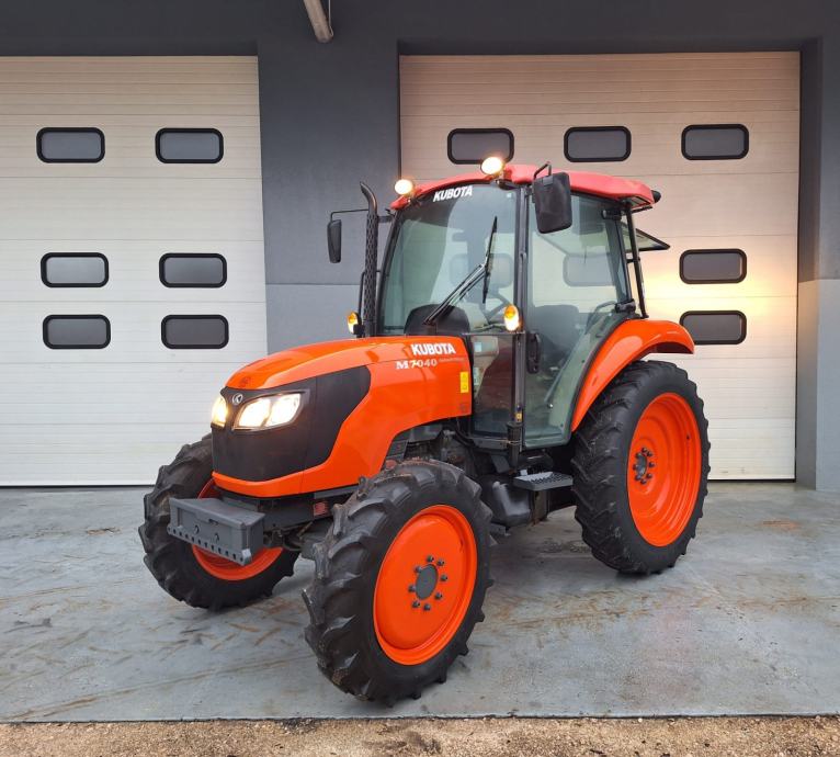 TRAKTOR KUBOTA M7040