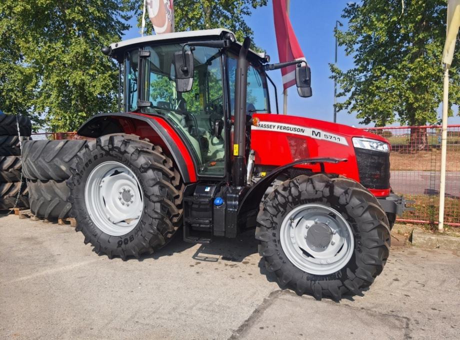 TRAKTOR MASSEY FERGSON 5711M