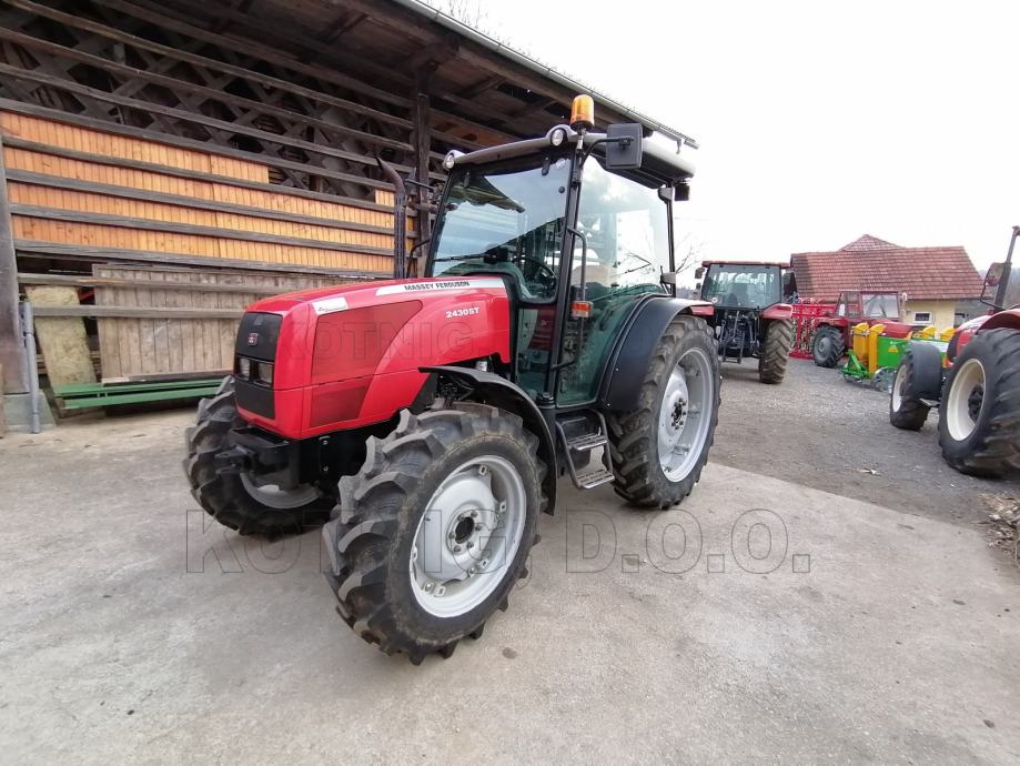 Traktor Massey Ferguson 2430 ST