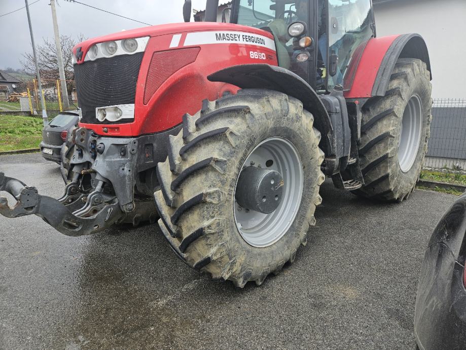 Traktor Massey Ferguson 8690 DynaVT