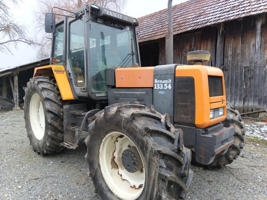 Traktor Renault 133.54