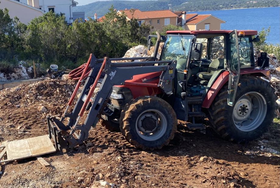 Traktor CASE IH JXU105