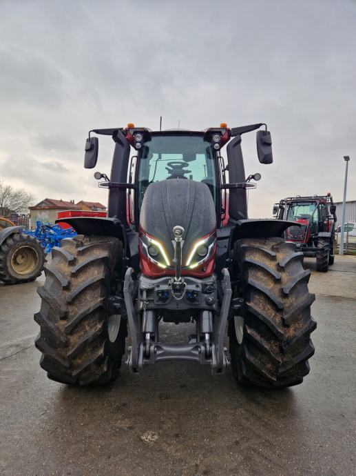 Traktor Valtra Q305