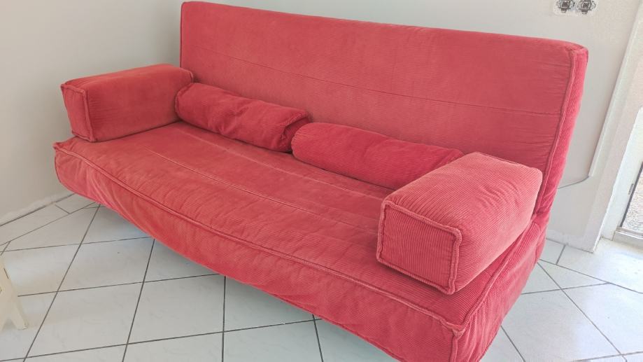 Ikea Couch crveni trosjed i krevet 200x140 Njivice