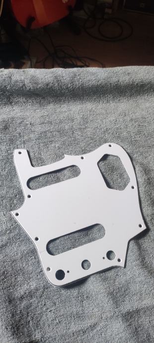 Fender Jaguar pickguard P/M