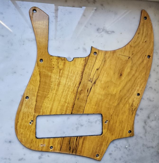 jazz bass pickguard drveni