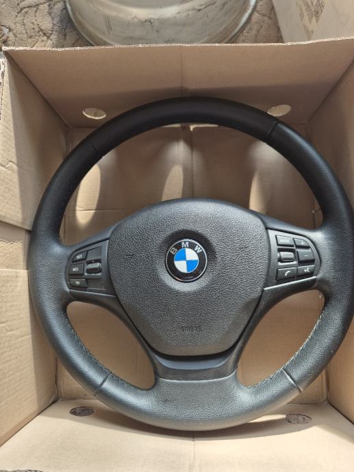 bmw Volan  skinut sa F30 KAO NOV 120 EURA