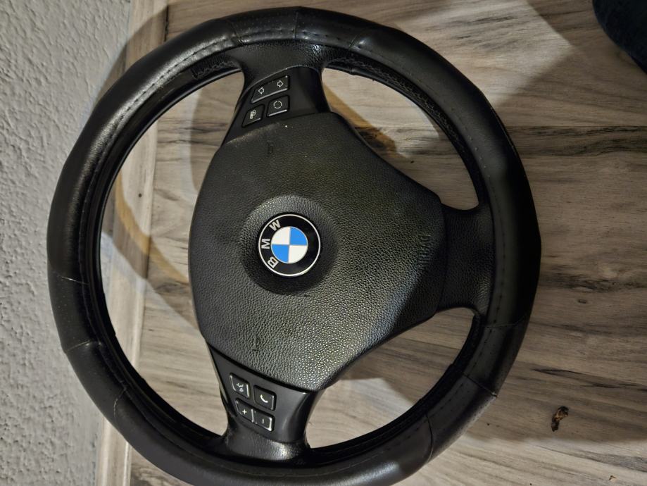 Volan za BMW E90 sa zračnim jastukom ispravan u potprunosti 100 Eura