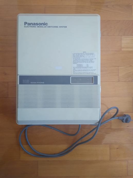 Telefonska centrala Panasonic KX-T30810CE + 6 fiksnih telefona