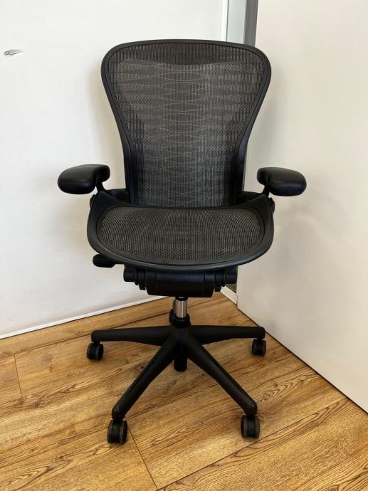 Refurbished Herman Miller Aeron tuxedo pellicle netweave