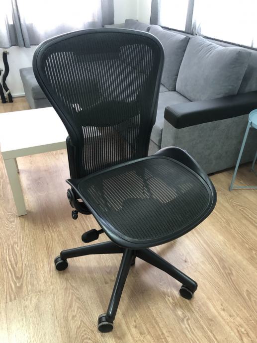 Herman Miller Aeron - No arms (B size)