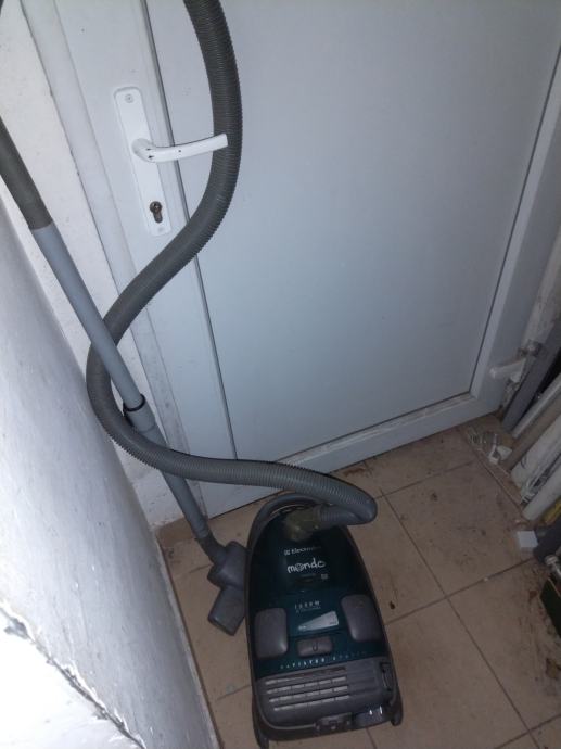 Usisivač Electrolux  MONDO , 1400 W  prodajem za 30 EE