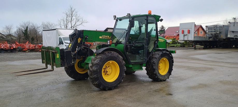 John Deere 3200 - teleskopski utovarivač