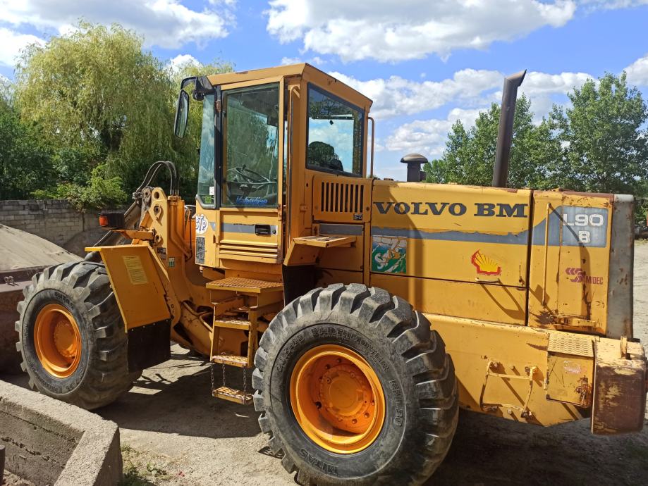 UTOVARIVAČ VOLVO BM L90B 1994GOD MOG ZAM JCB KOMBINIRKU