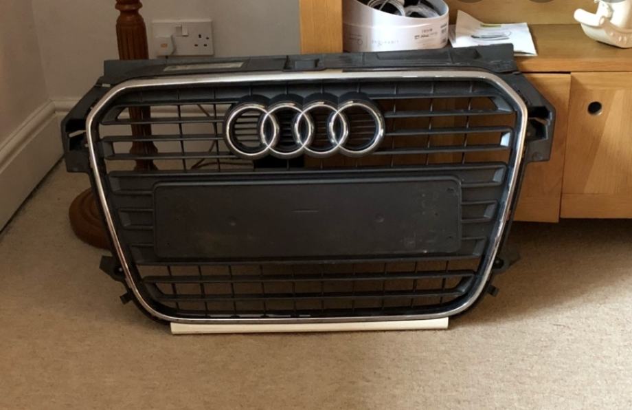 Audi A1 grill