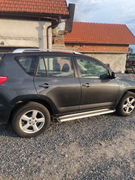 bočni pragovi Toyota RAV4