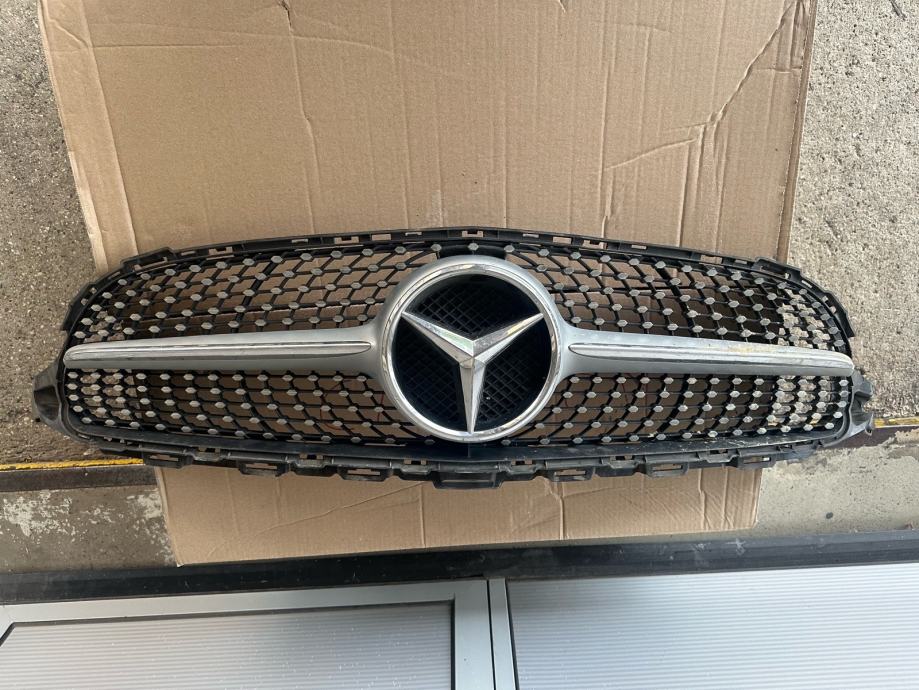 Maska za Mercedes w 205 sa znakom