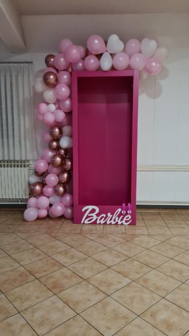 BARBIE BOX PHOTO BOOTH!!