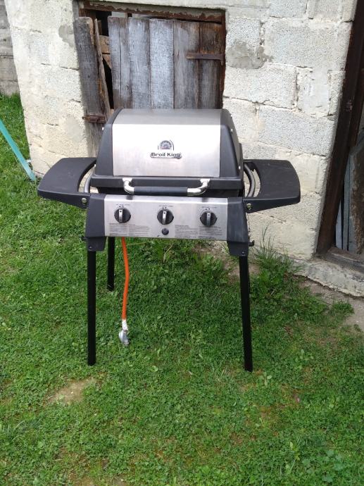 plinski roštilj Broil King Porta Chef 320