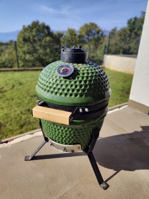 Kamado roštilj