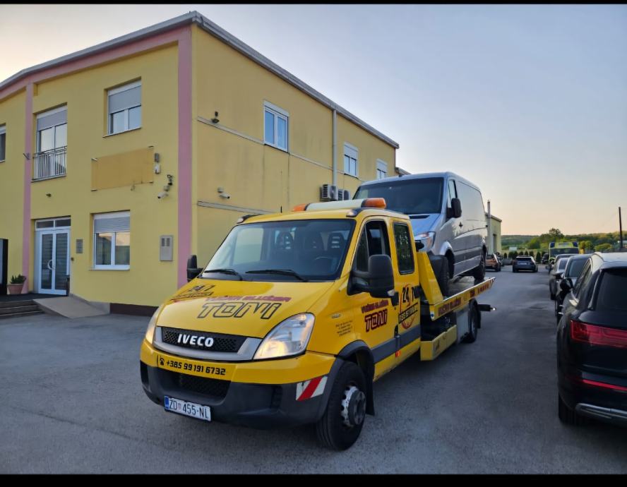 Iveco Daily 70c17
6+1 vučna služba, 2011 god.